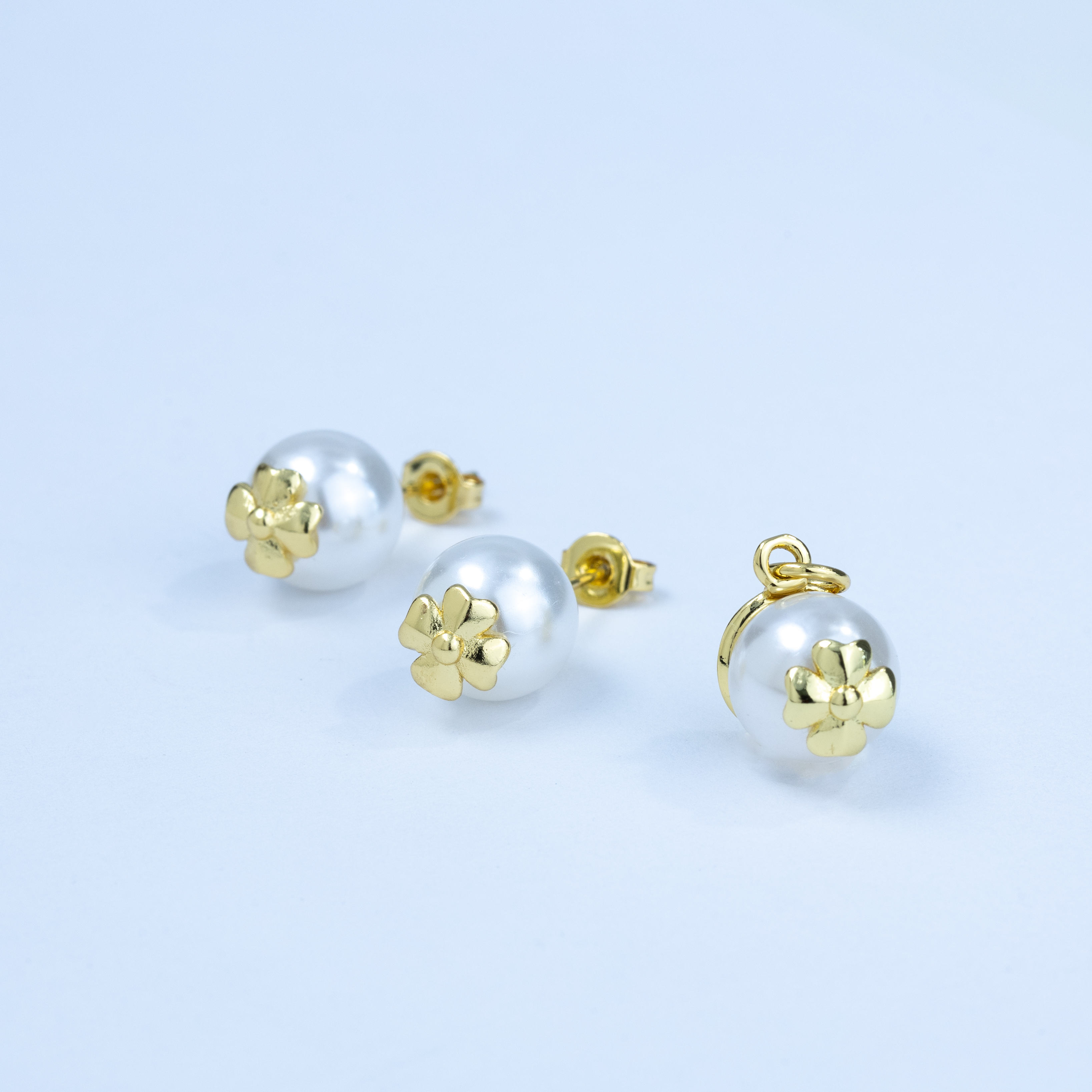 20315 Set Pearl Earrings with Golden Flower